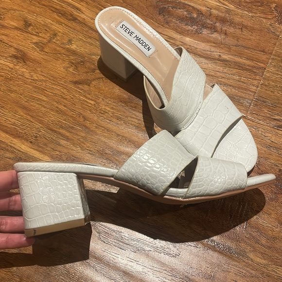 Steve Madden low heel sandals - Picture 2 of 2